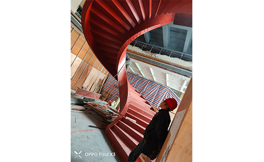 商场楼梯装修设计巧搭配--毅源钢结构